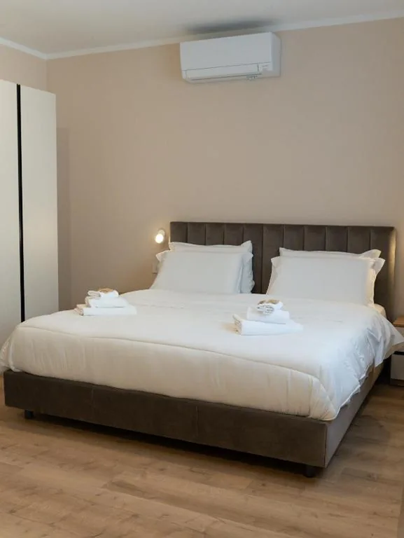 Deluxe Double Room — VILLA ISABELLA Ospedale Cisanello