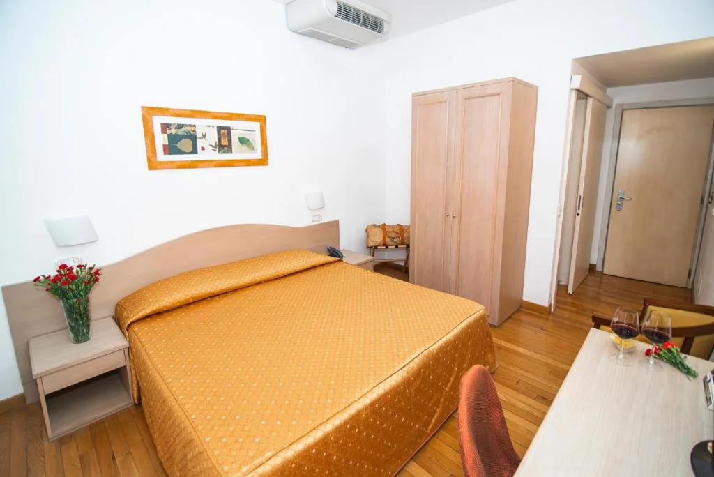 Camera Matrimoniale/Doppia con Letti Singoli - Accesso Disabili — Hotel La Colonna