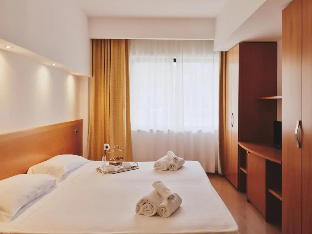 Double or Twin Room - Disability Access — Hotel Planet International