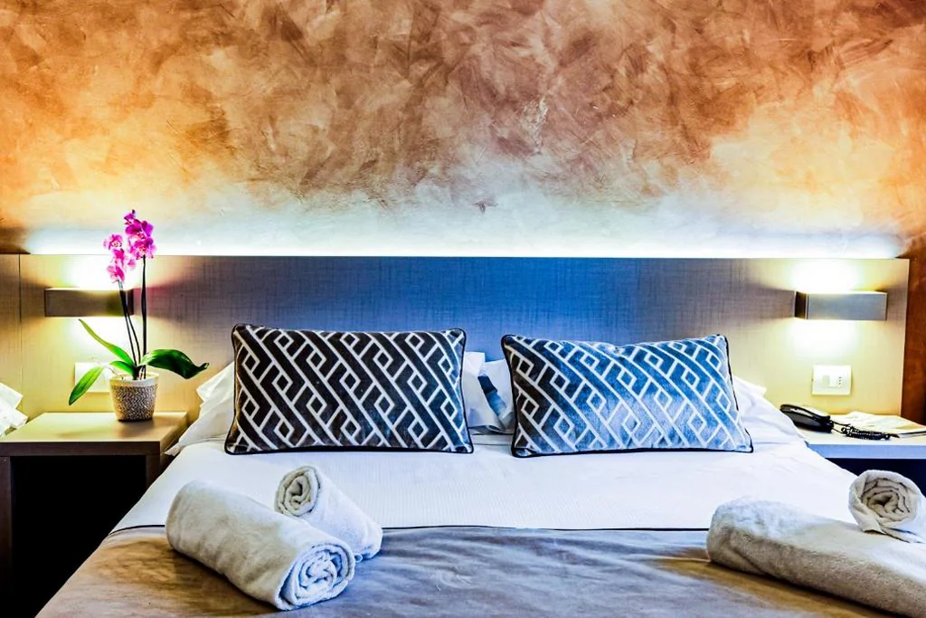 Double or Twin Room — Albergo Firenze