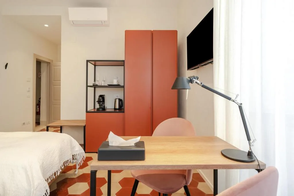 Camera Matrimoniale/Doppia con Letti Singoli — AmiRooms Affittacamere