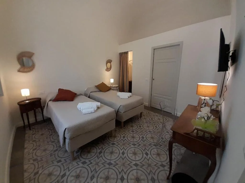 Camera Matrimoniale/Doppia con Letti Singoli — B&B Villino Luschi Pisa Centro