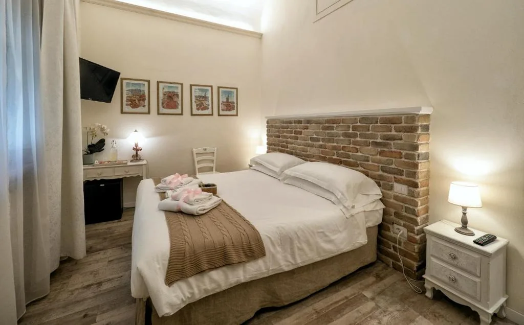 Camera Matrimoniale/Doppia con Letti Singoli — BandBFirenze 8 Cittadella 8