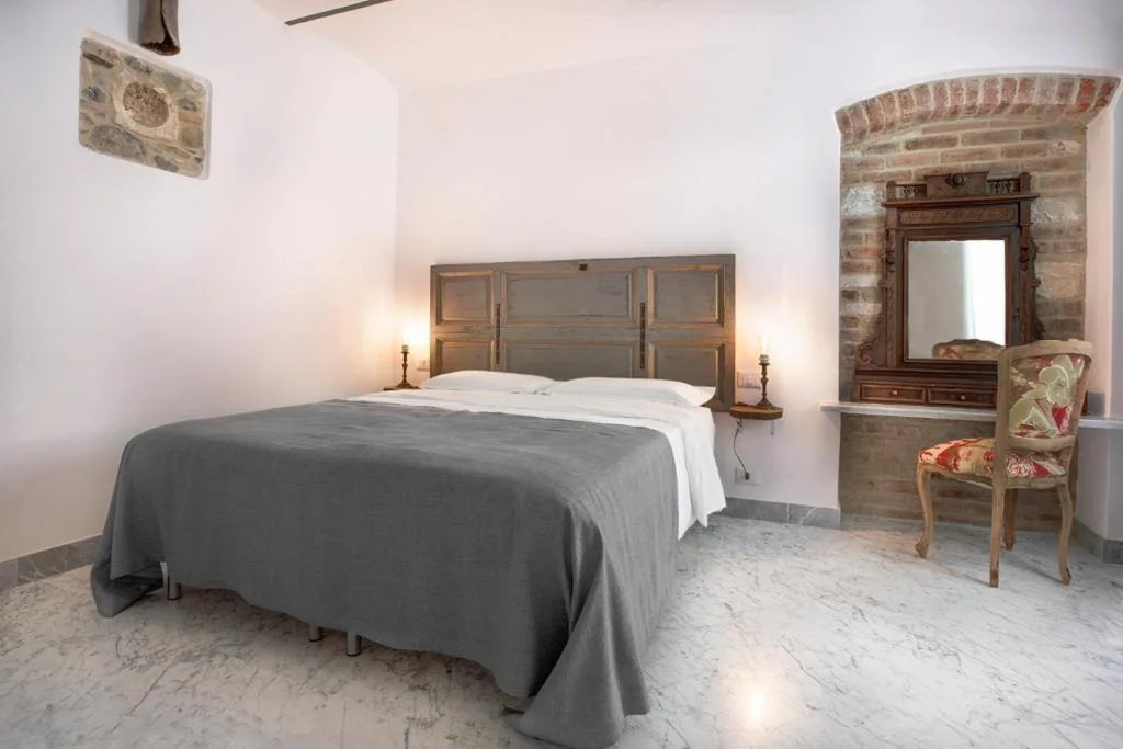 Double or Twin Room — Carrara Bella
