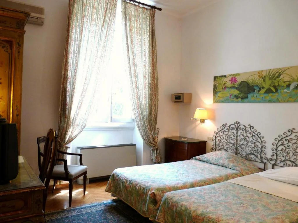 Camera Matrimoniale/Doppia con Letti Singoli — Classic Hotel