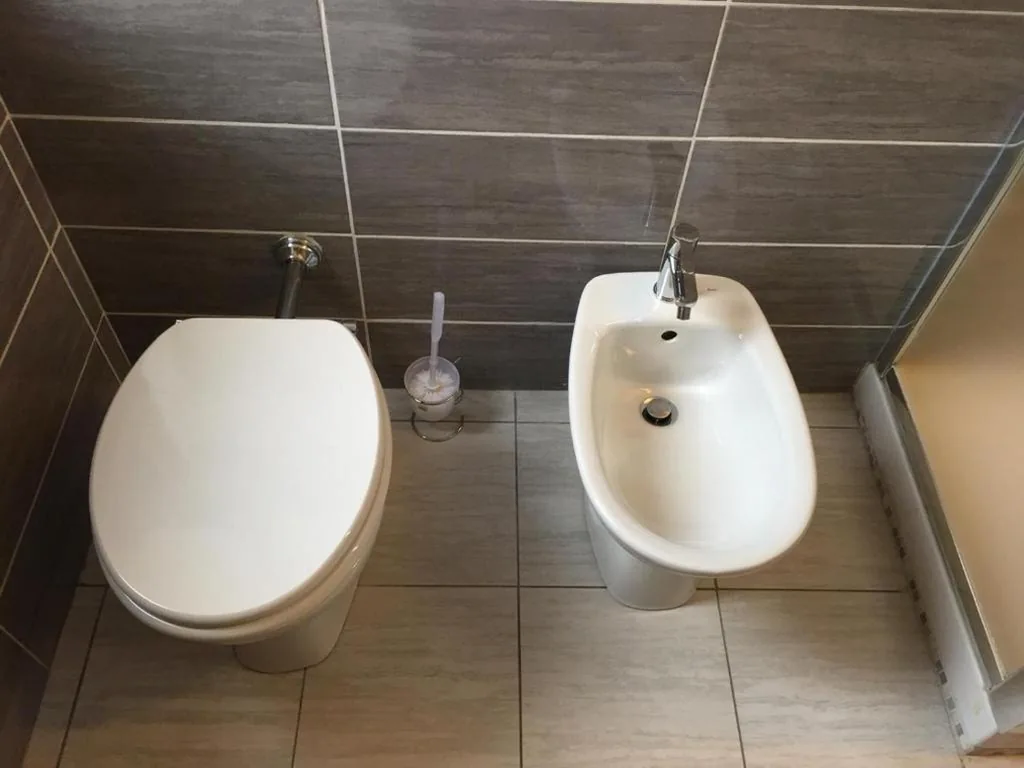 Camera Matrimoniale/Doppia con Letti Singoli con Bagno Privato Esterno — Affittacamere Belfiore