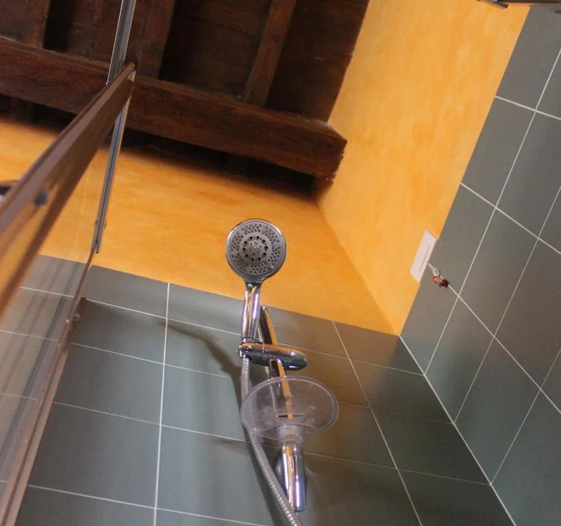 Camera Matrimoniale/Doppia con Letti Singoli con Bagno Privato — Al Canto B&B