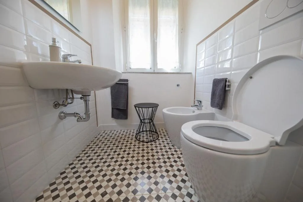 Camera Matrimoniale/Doppia con Letti Singoli con Bagno Privato Esterno — B&B In Acquaviva
