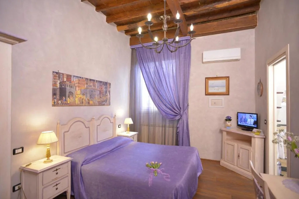 Double or Twin Room with Private Bathroom — B&B La Casa dei Tintori