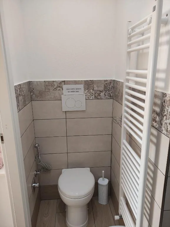 Double or Twin Room with Private Bathroom — Casa Manu Spallanzani