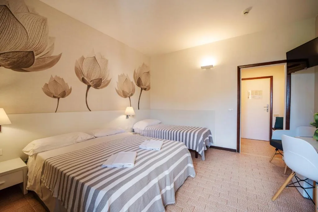 Camera Matrimoniale/Doppia con Letti Singoli con Balcone — Frank’s Hotel