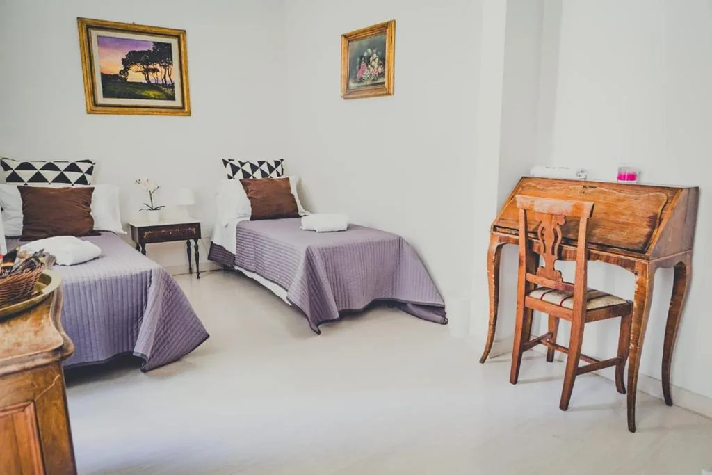 Camera Matrimoniale/Doppia con Letti Singoli con Bagno in Comune — Gattopardo Rooms Florence