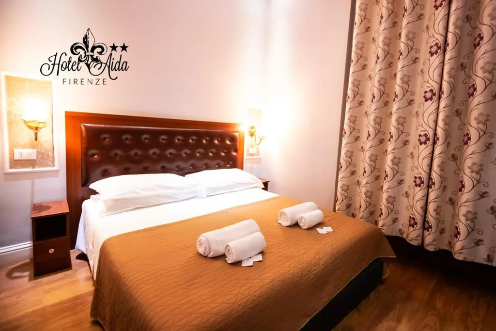 Double or Twin Room with Private Bathroom — Hotel Aida