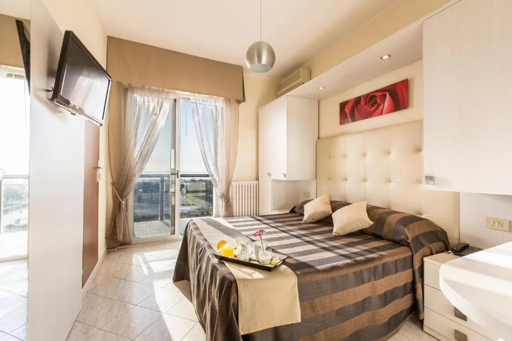 Camera Matrimoniale/Doppia con Letti Singoli con Balcone e Vista Mare — Hotel King