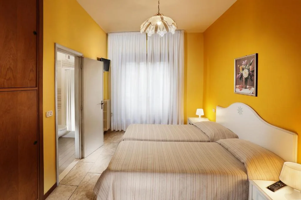 Double or Twin Room with Balcony — Hotel La Querceta