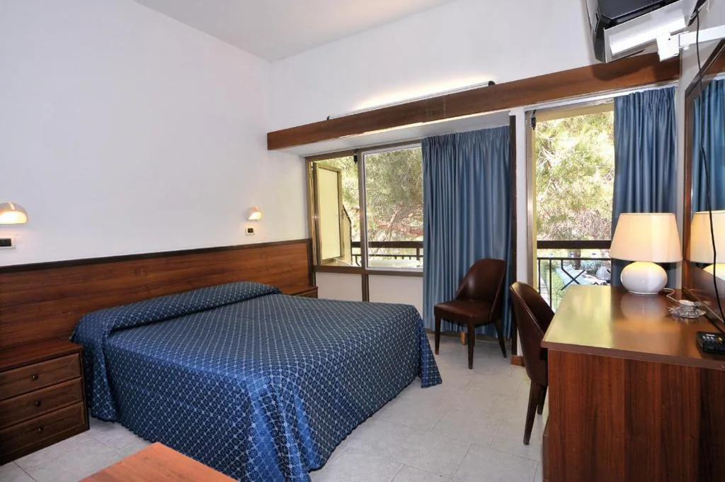 Double or Twin Room with Balcony — Hotel Lilly