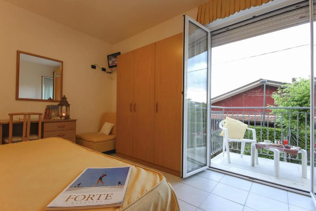 Camera Matrimoniale/Doppia con Letti Singoli con Balcone — Hotel Miramare