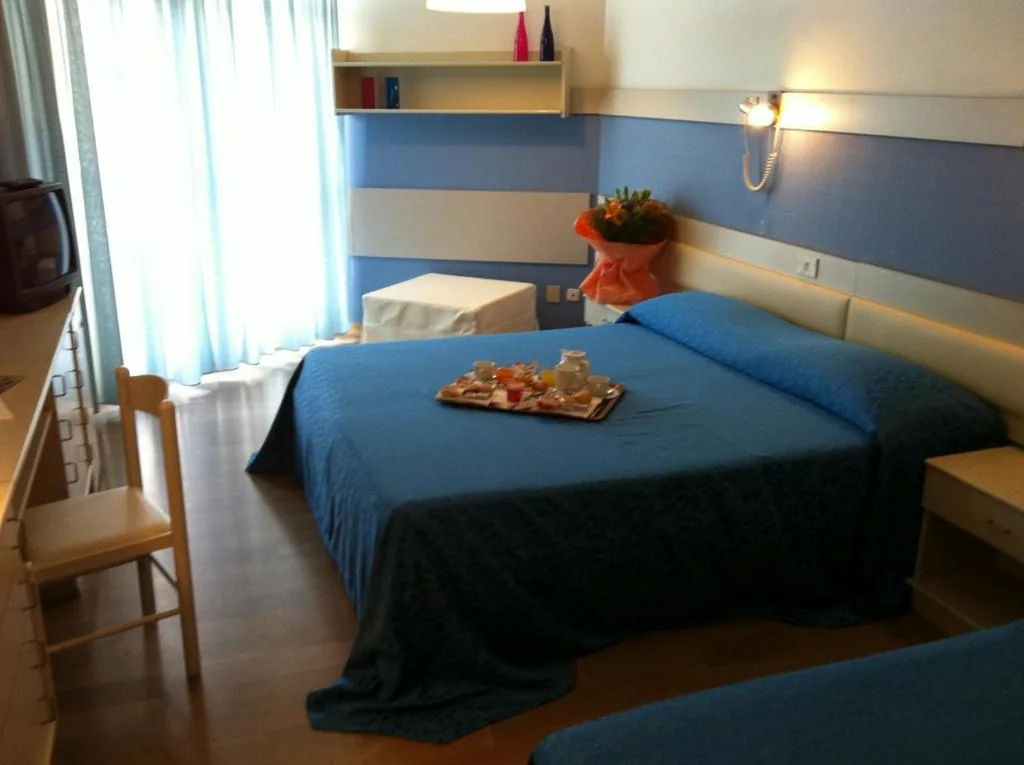 Camera Matrimoniale/Doppia con Letti Singoli con Balcone — Hotel Select