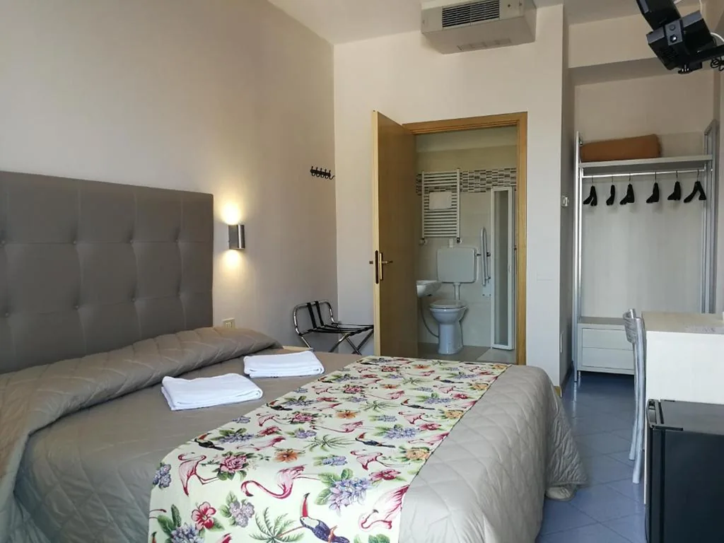 Camera Matrimoniale/Doppia con Letti Singoli con Balcone — Hotel Sogno