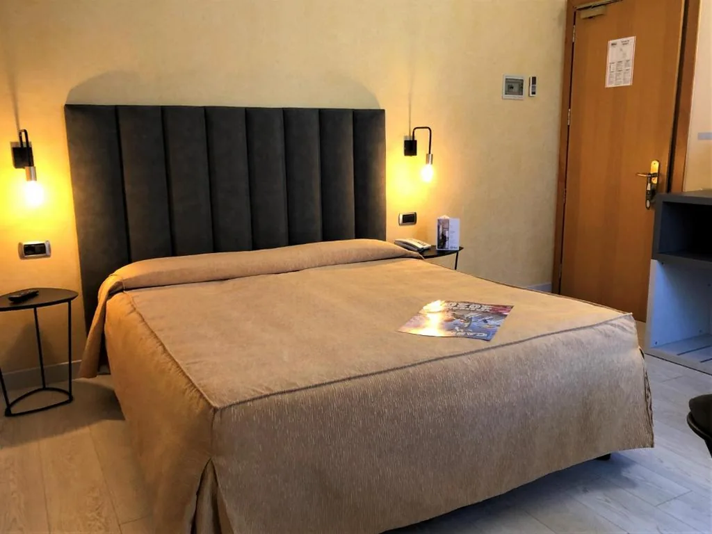 Camera Matrimoniale/Doppia con Letti Singoli con Balcone — Hotel Tirrenia