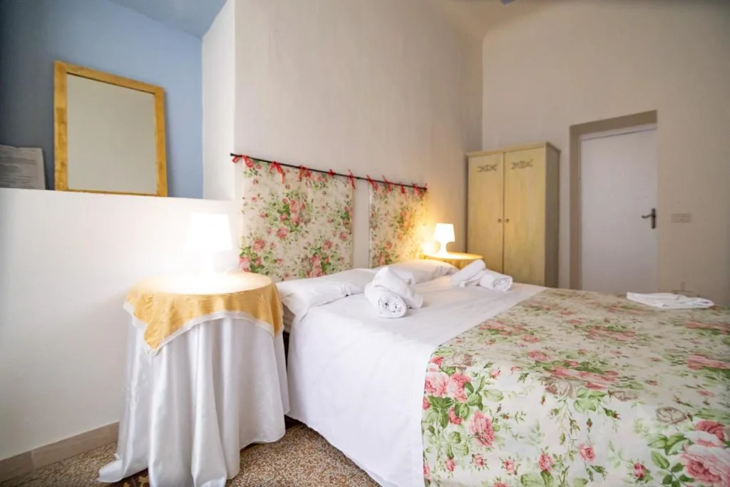 Double or Twin Room with External Private Bathroom — Le Violette