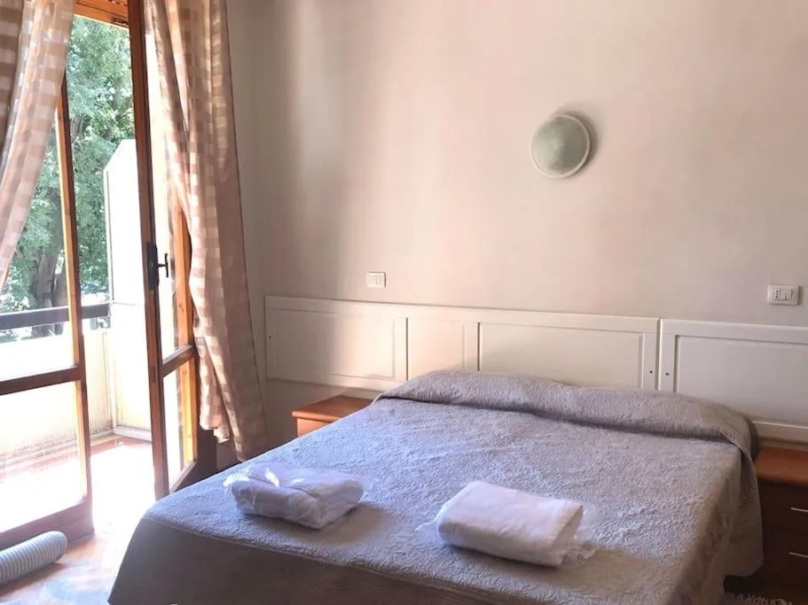 Double or Twin Room with External Private Bathroom — Sansovino Bed and Car