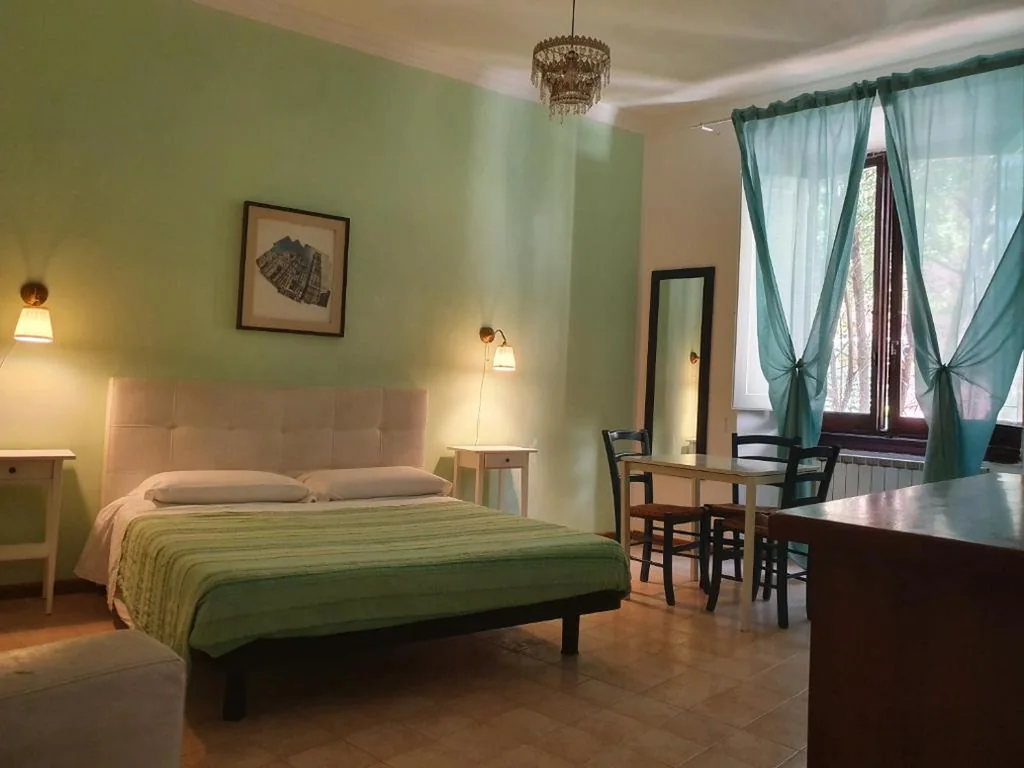 Camera Matrimoniale/Doppia con Letti Singoli con Bagno Privato Esterno — sleep easy