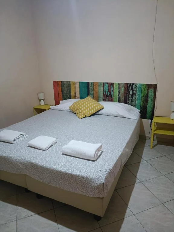 Camera Matrimoniale/Doppia con Letti Singoli con Bagno in Comune — Smile Tower House