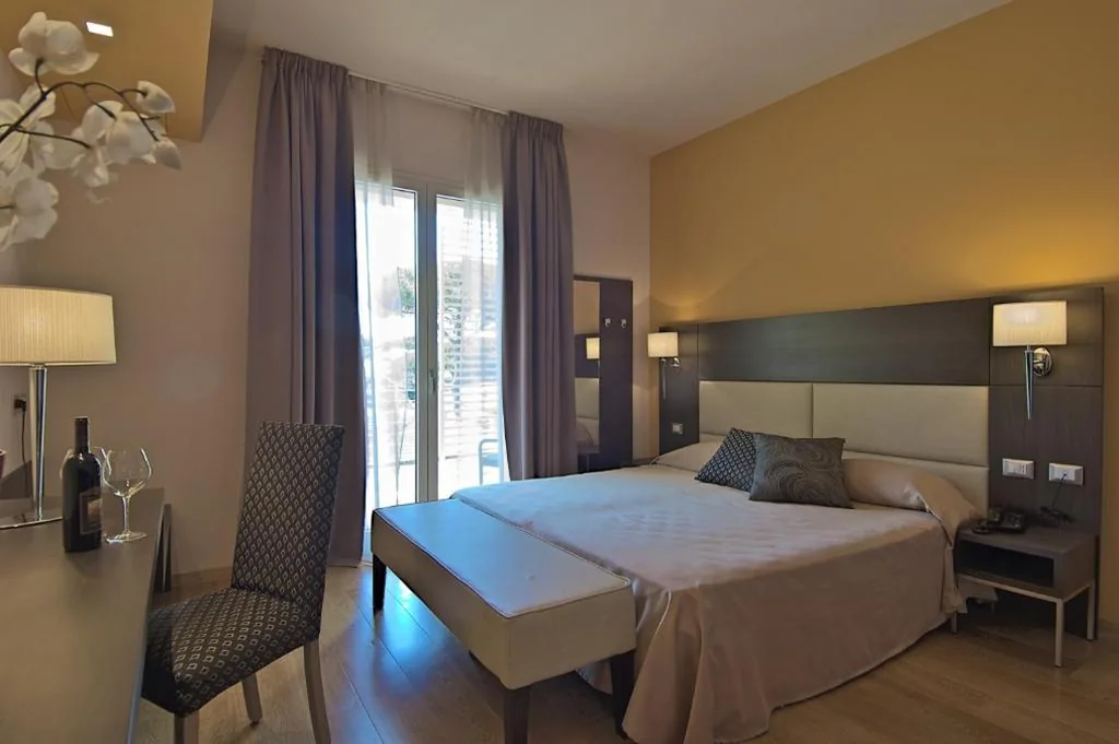 Camera Matrimoniale/Doppia con Letti Singoli con Balcone — Zen Hotel Versilia