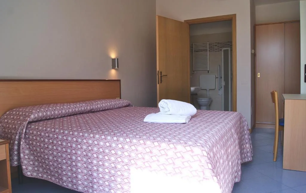 Camera Matrimoniale/Doppia con Letti Singoli con Letto Supplementare — Hotel Sogno