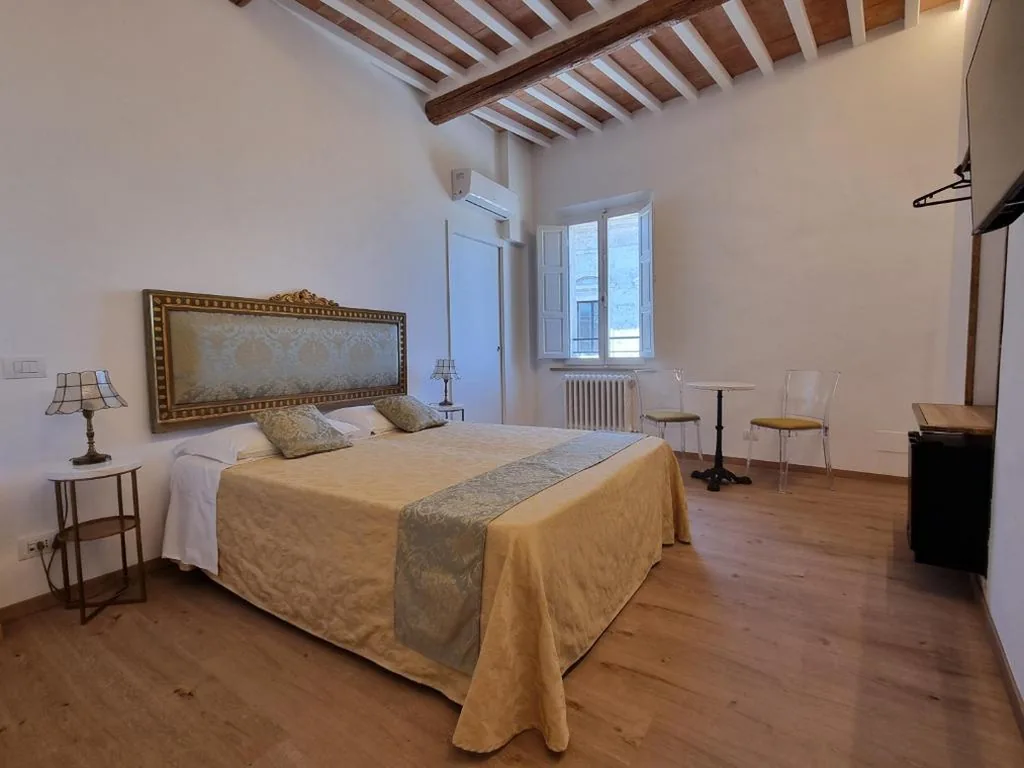 Camera Matrimoniale/Doppia con Letti Singoli con Vista Città — Albergo Il Marzocco – Hotel dal 1860
