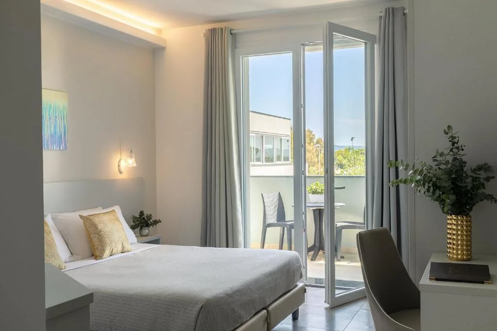 Double or Twin Room with Pool View — Golden Hotel