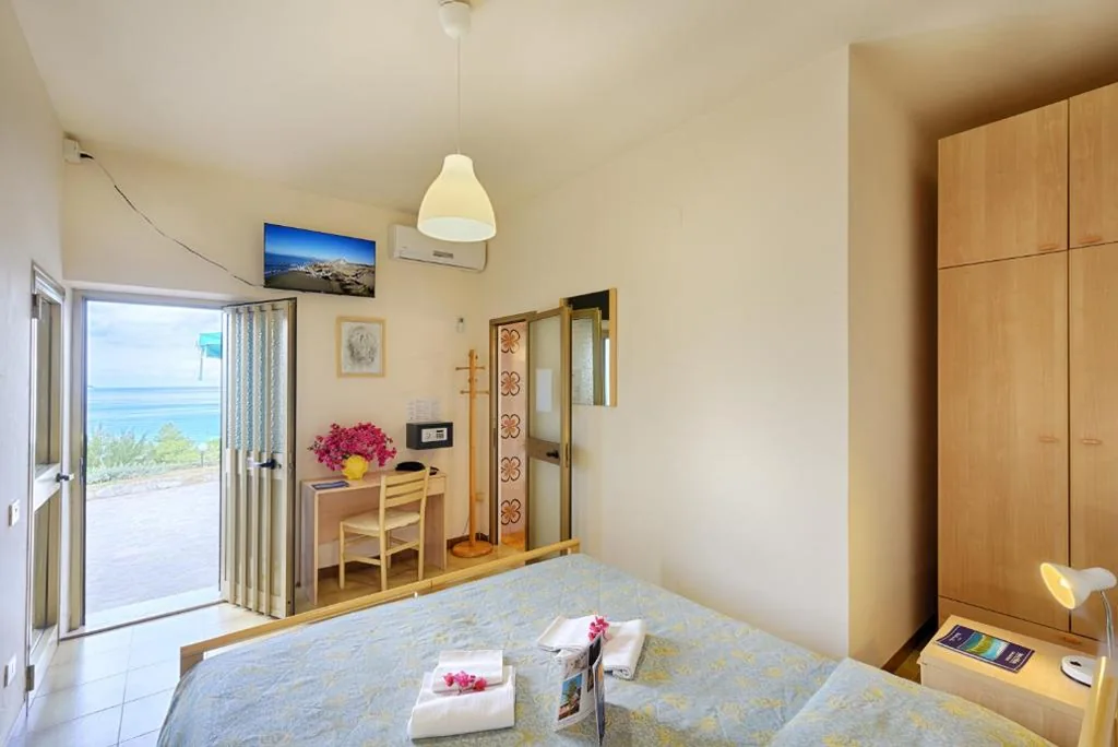 Camera Matrimoniale/Doppia con Letti Singoli con Vista Mare — Hotel Casa Rosa