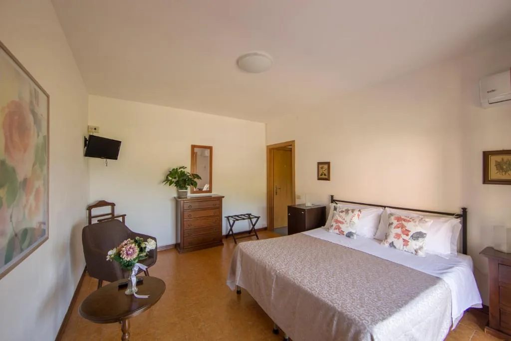Camera Matrimoniale/Doppia con Letti Singoli con Vista Mare — Hotel La Feluca