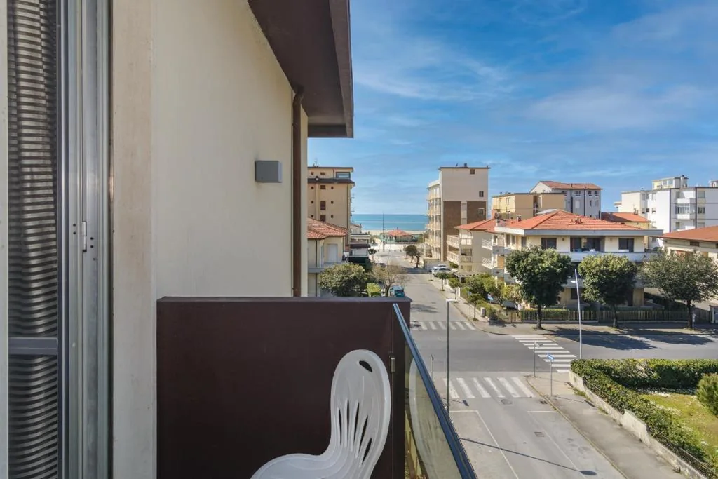 Camera Matrimoniale/Doppia con Letti Singoli con Vista Mare Laterale - Accesso Spiaggia — Hotel Pineta Mare