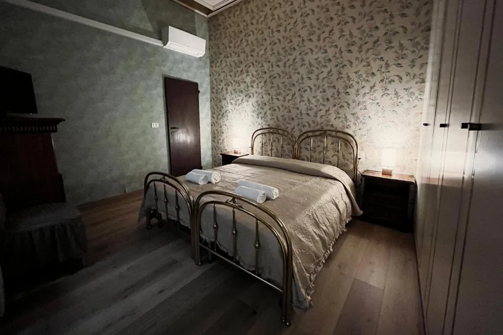 Double or Twin Room — Da Mario in Florence Guesthouse