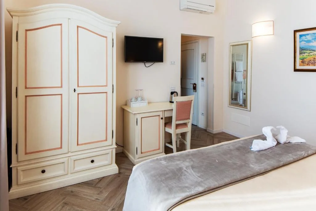 Double or Twin Room — Dimora Salviati