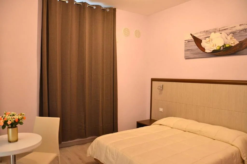 Double or Twin Room — Florence Stadium B&B