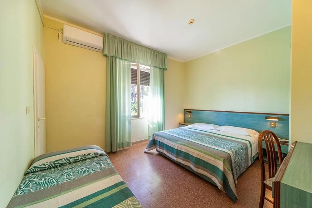 Camera Matrimoniale/Doppia con Letti Singoli — Frank’s Hotel