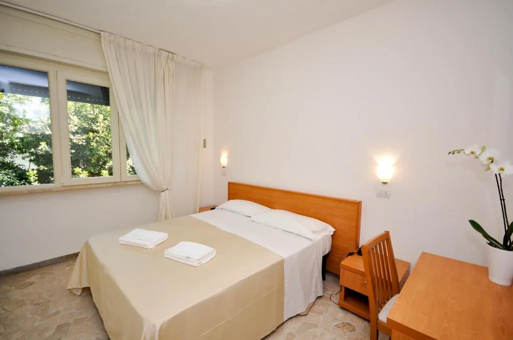 Camera Matrimoniale/Doppia con Letti Singoli — Hotel Airone