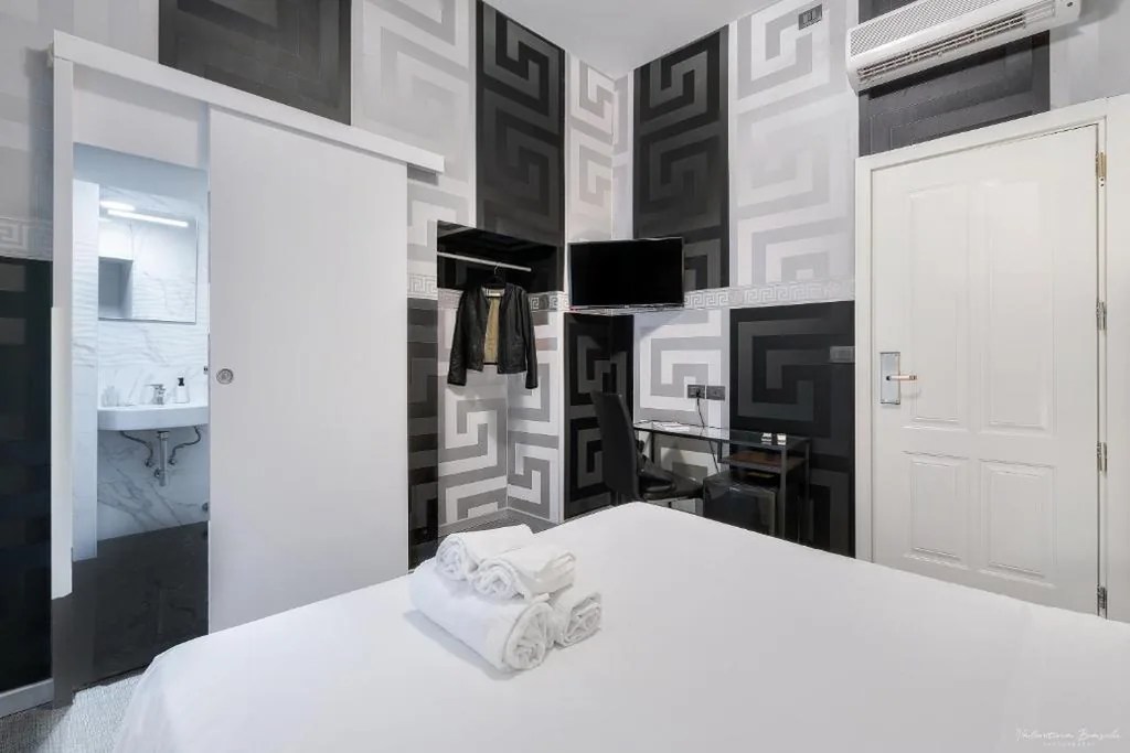 Double or Twin Room — Hotel Argentina