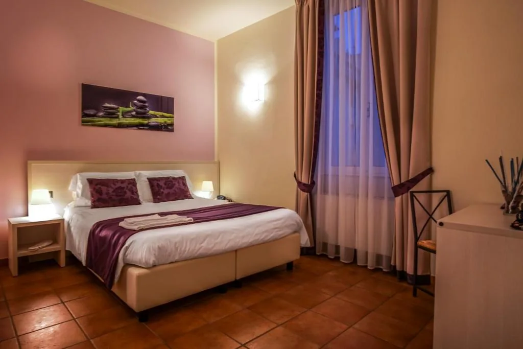 Camera Matrimoniale/Doppia con Letti Singoli — Hotel Bella Firenze
