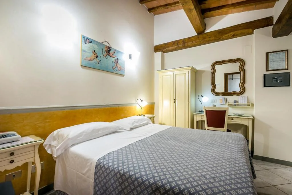 Double or Twin Room — Hotel Collodi Firenze