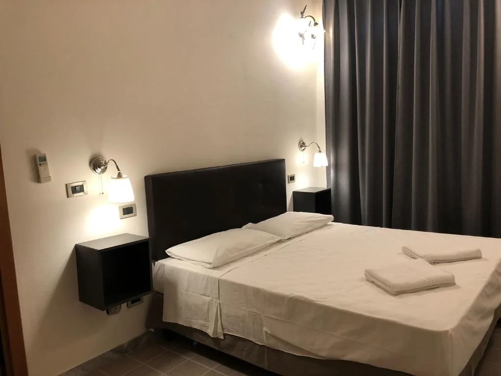 Camera Matrimoniale/Doppia con Letti Singoli — Hotel Francesco