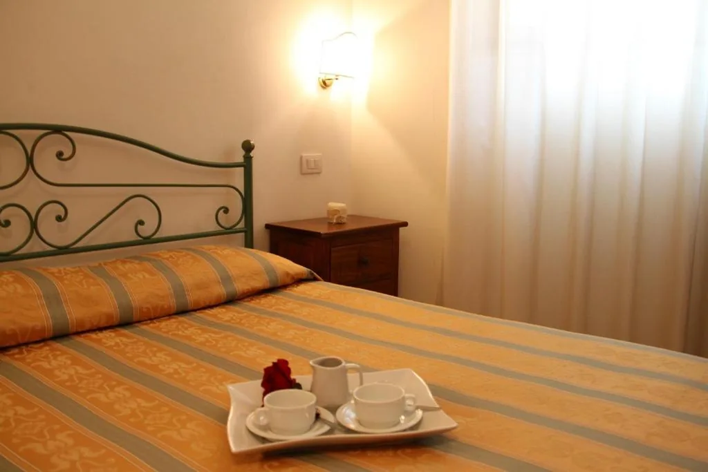 Camera Matrimoniale/Doppia con Letti Singoli — Hotel I Platani