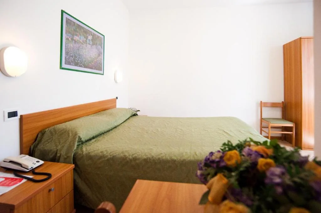 Double or Twin Room — Hotel La Toscana