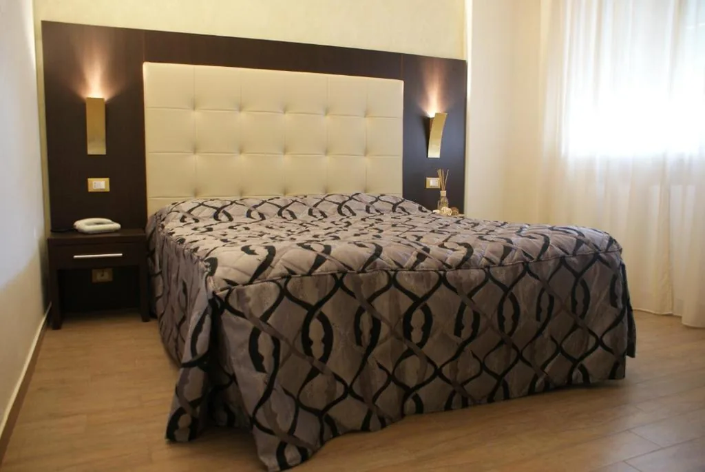 Camera Matrimoniale/Doppia con Letti Singoli — Hotel Michela