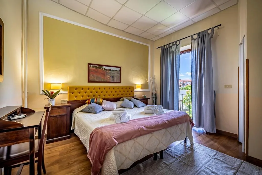 Camera Matrimoniale/Doppia con Letti Singoli — Hotel Minerva
