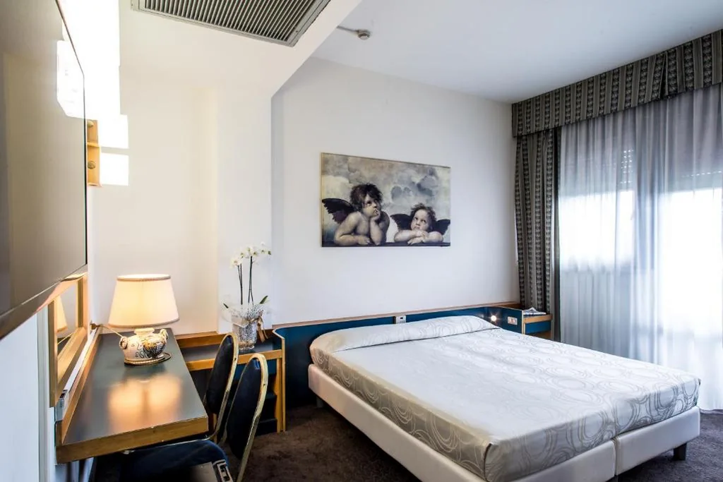 Double or Twin Room — Hotel Mirage