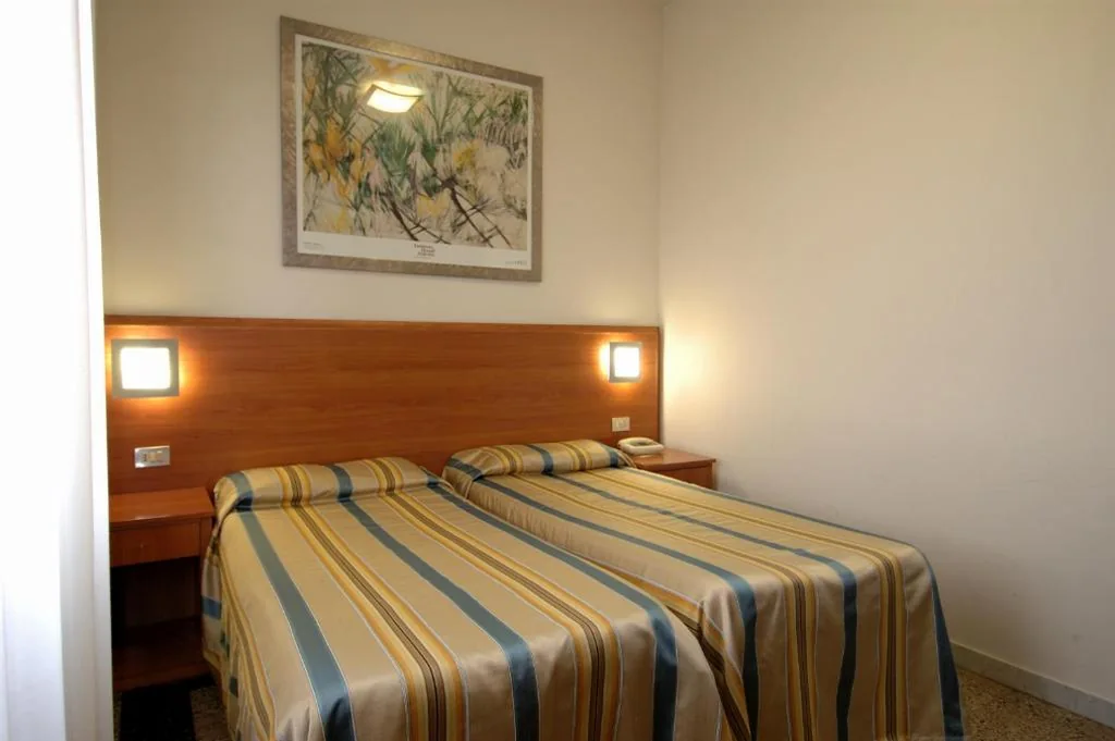 Double or Twin Room — Hotel Moderno